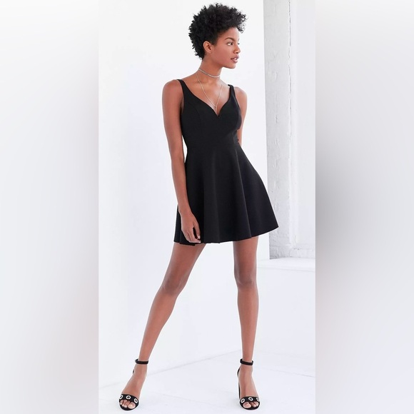 ANTHROPOLOGIE Kimchi Blue Heart Of The Ocean Sweetheart Mini Dress Black - Picture 5 of 10